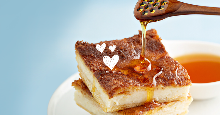 Honey and cinnamon sticks